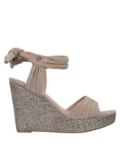 Guess Sandals In Beige