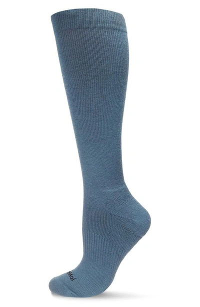 Memoi Gender Inclusive Performance Compression Socks In Blue Denim