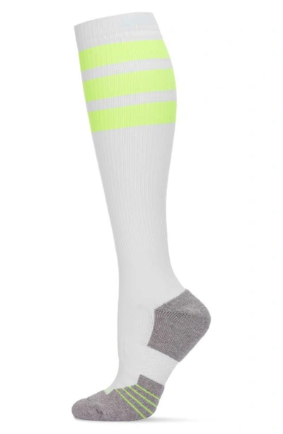 Memoi Retro Stripe Performance Knee High Compression Socks In White-neon Yellow