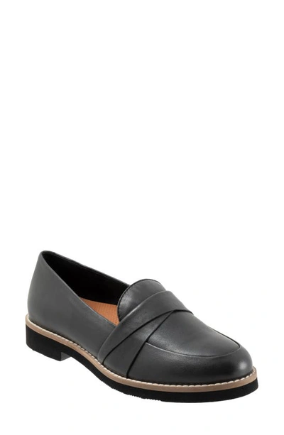 Softwalk Walsh Loafer In Black