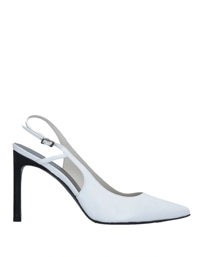 Stuart Weitzman Pump In White