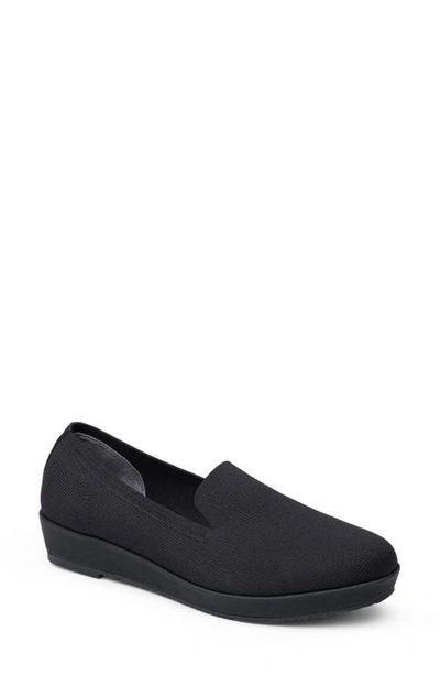 Me Too Averie Mesh Slip-on In Black