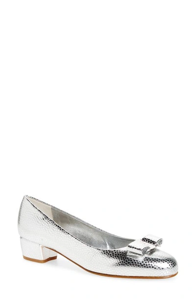 Ferragamo Vara Bow Metallic Leather Pump In Silver