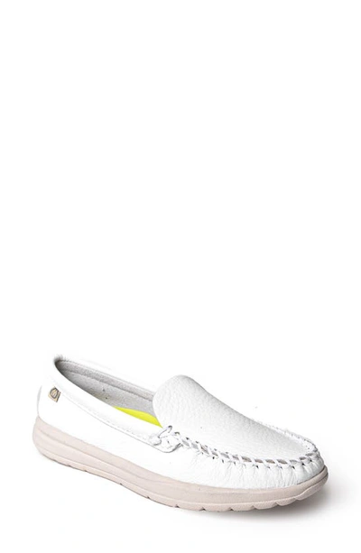 Minnetonka Discover Deerskin Loafer In White