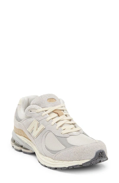 New Balance 2002r Sneaker In Rain Cloud/ Angora