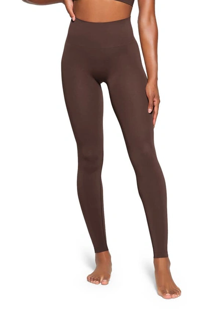 Skims Seamless High Waist Smoothing Leggings In Cocoa