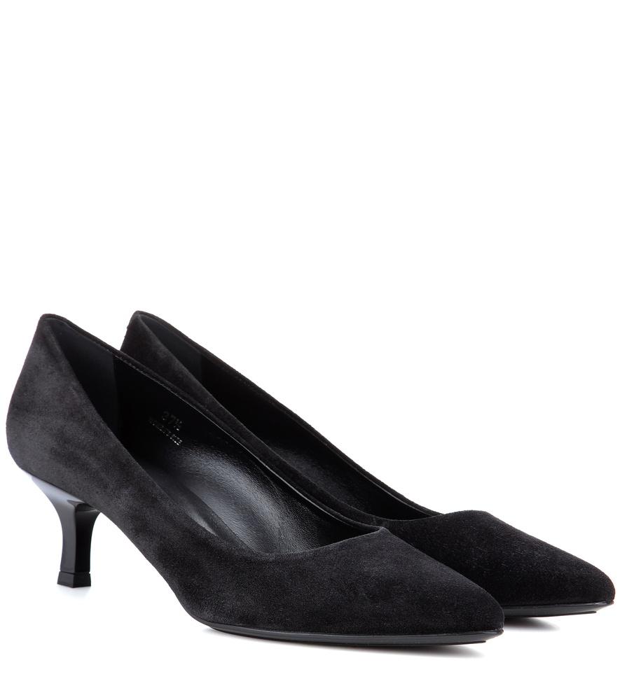 decollete kitten heels