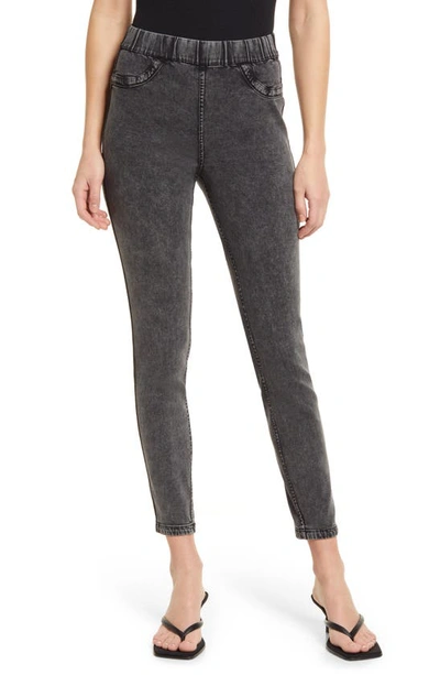 Hue Reversible Denim Leggings In Medium Grey Wash