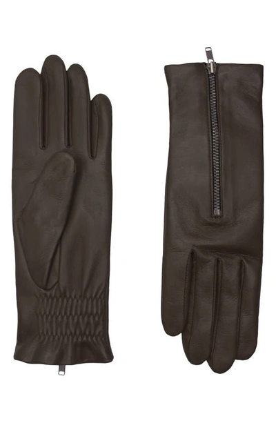 Agnelle Quilted Leather Gloves In Taupe