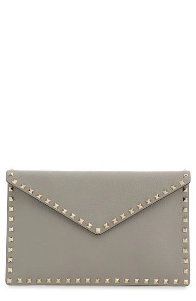 Valentino Garavani Large Rockstud Leather Pouch In Pastel Grey