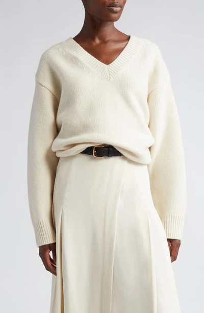 Totême Wool And Cashmere V-neck Sweater In Snow