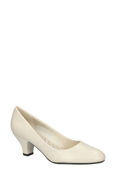 Easy Street Fabulous Classic Pump In Bone