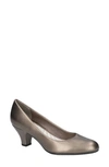 Easy Street Fabulous Classic Pump In Pewter