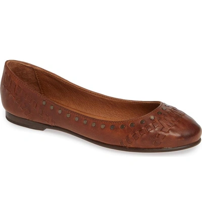 Frye Carson Whipstitch Ballet Flat In Cognac Leather