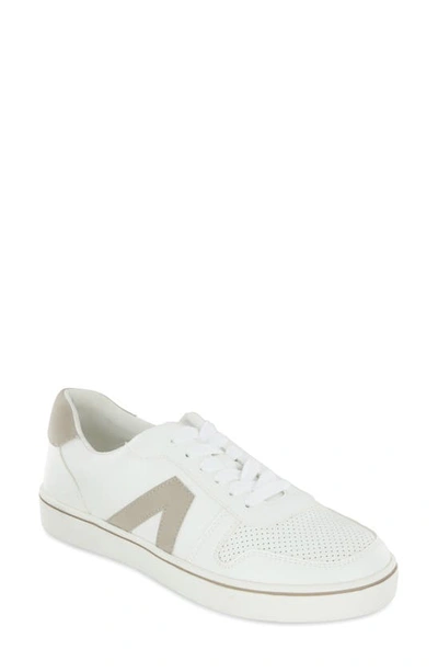 Mia Krew Sneaker In White