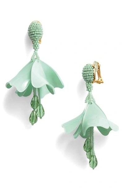 Oscar De La Renta Small Impatiens Flower Drop Earrings In Emerald