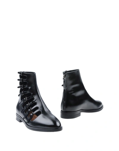 Alaïa Ankle Boot In Black