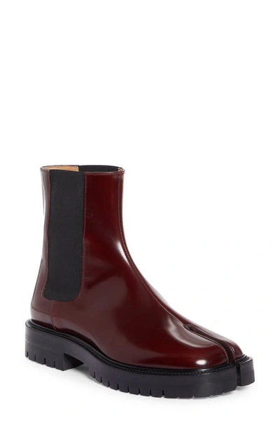 Maison Margiela Tabi Lug Sole Chelsea Boot In Bordeaux / Black