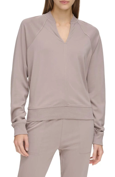 Andrew Marc Sport V-neck Long Sleeve T-shirt In Taupe