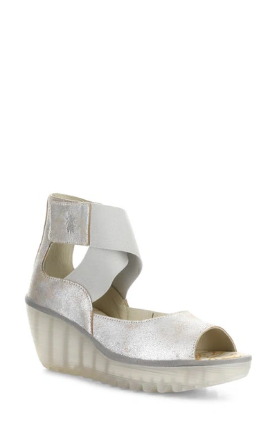 Fly London Yefi Platform Wedge Sandal In 010 Silver Borgogna