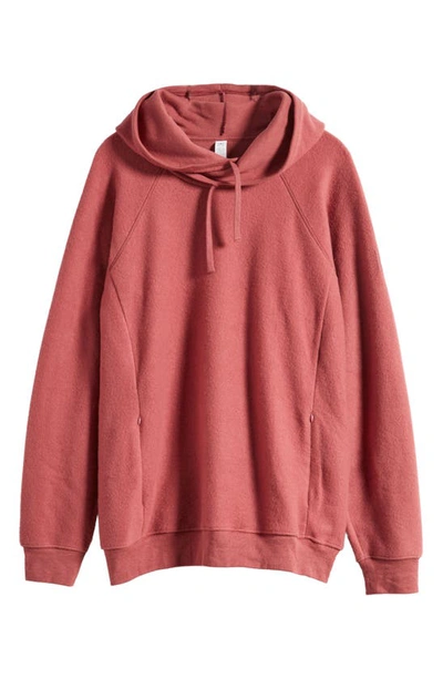 Alo Yoga The Triumph Hoodie In Mars Clay