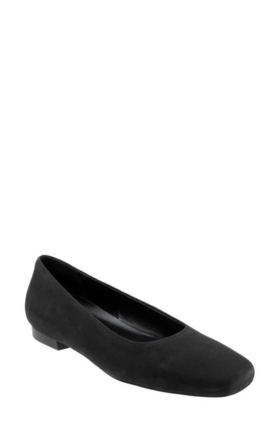 Trotters Gia Ornament Ballet Flat In Black