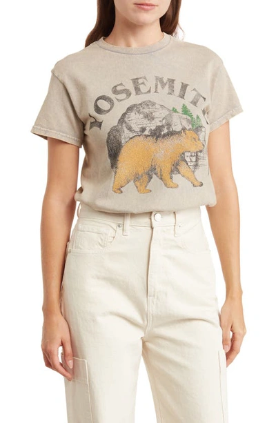 Philcos Yosemite Bear Cotton Graphic T-shirt In Grey Pigment