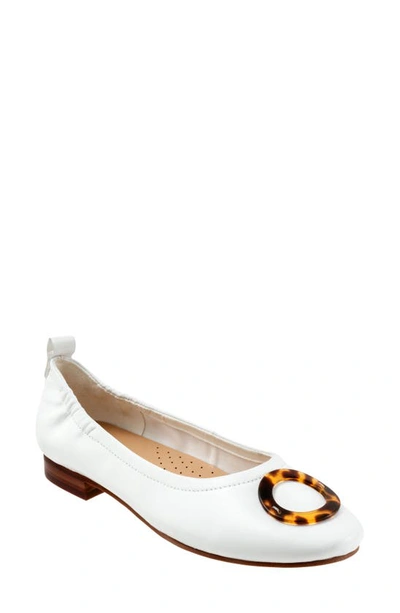 Trotters Gia Ornament Ballet Flat In White