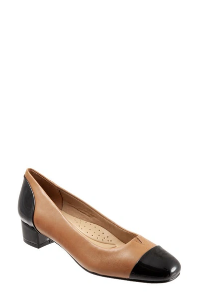 Trotters Daisy Pump In Tan/ Black Leather