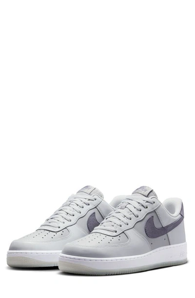 Nike Men's Air Force 1 '07 Lv8 Shoes In Pure Platinum/ Light Carbon