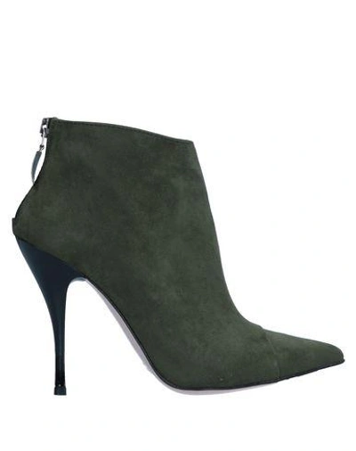 Tipe E Tacchi Ankle Boot In Military Green