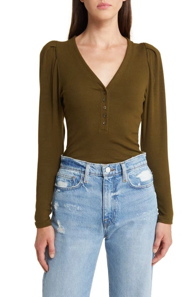 Frame Puff Shoulder Rib Henley In Olive Khaki