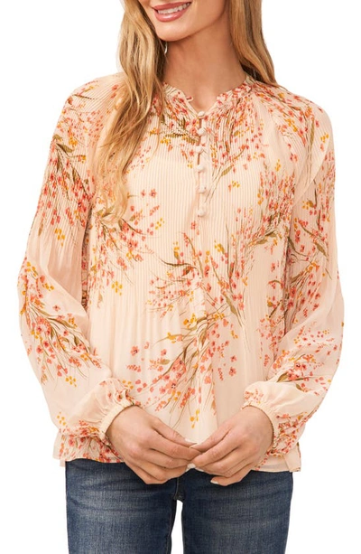 Cece Floral Print Pleated Top In Peach Dust