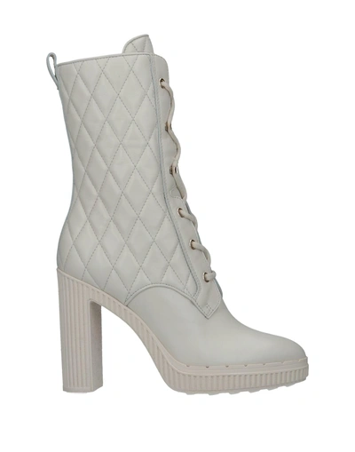 Tod's Ankle Boots In Ivory