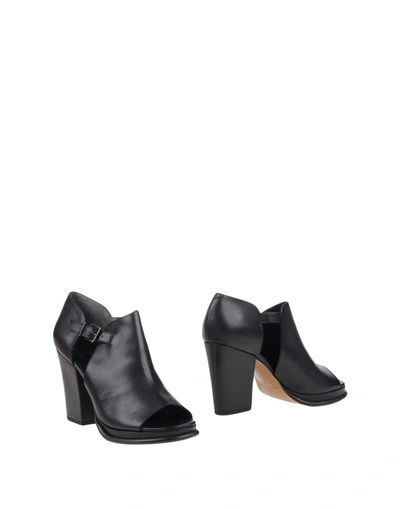 Robert Clergerie Ankle Boot In Black