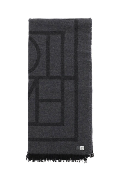 Totême Cashmere Blend Monogram Scarf In Grey
