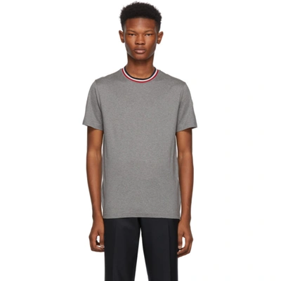 Moncler Contrast Collar Short Sleeve T In 124-987.gry