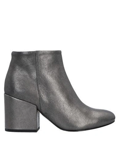 Anna F. Ankle Boot In Grey