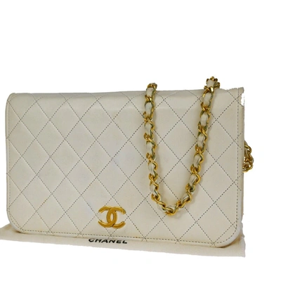 Pre-owned Chanel Matelassé Leather Shoulder Bag () In White