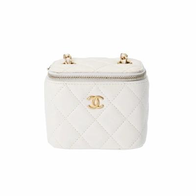 Pre-owned Chanel Vanity Leather Clutch Bag () In White