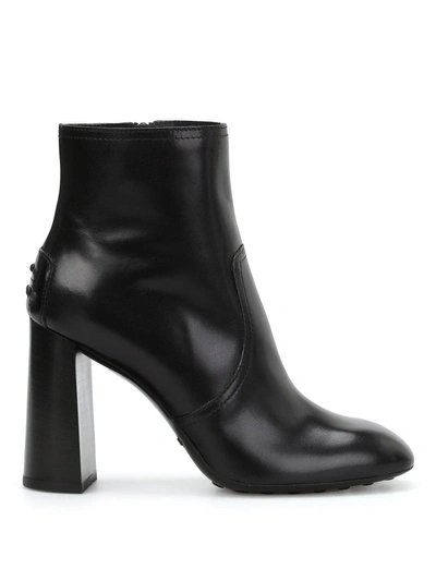 Tod's Square Heel Leather Ankle Boots In Nero