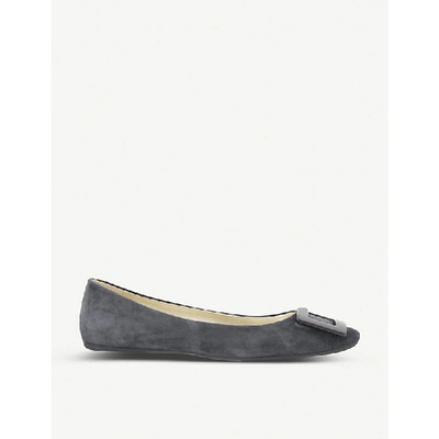 Roger Vivier Gommette Suede Ballerina Flats In Nero