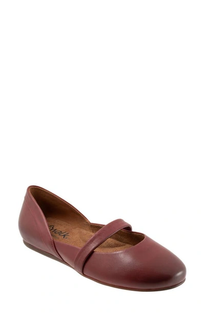 Softwalk Samara Flat In Dark Red