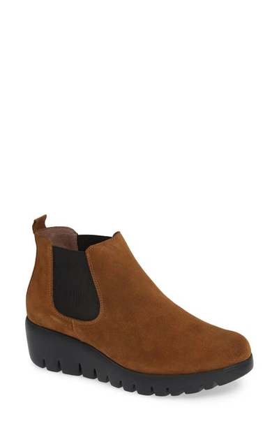 Wonders Slip-on Chelsea Boot In Camel Suede