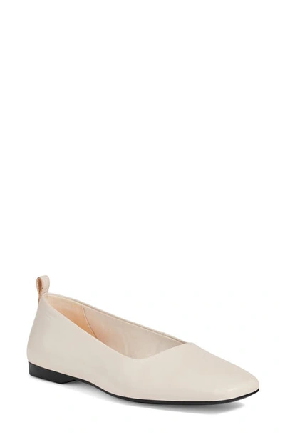 Vagabond Shoemakers Delia Flat In Off White