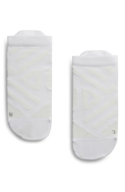 On Performance Low Ankle Socks In White/ Ivory