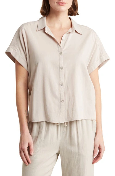 Splendid Padua Short Sleeve Button-up Shirt In Almond
