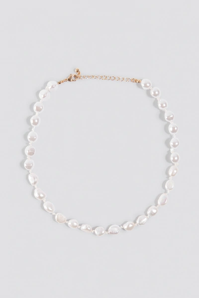 Na-kd Shell Look Necklace White