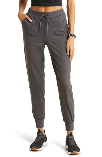 Zella Live In Pocket Joggers In Grey Forged