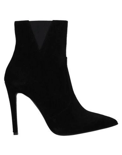 Richmond Ankle Boot In Black